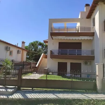 Iris Apartment *
