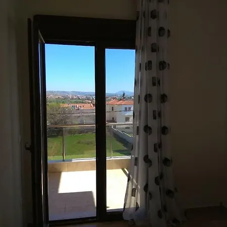 Iris Apartment *