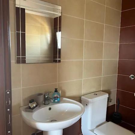 Iris Apartment *